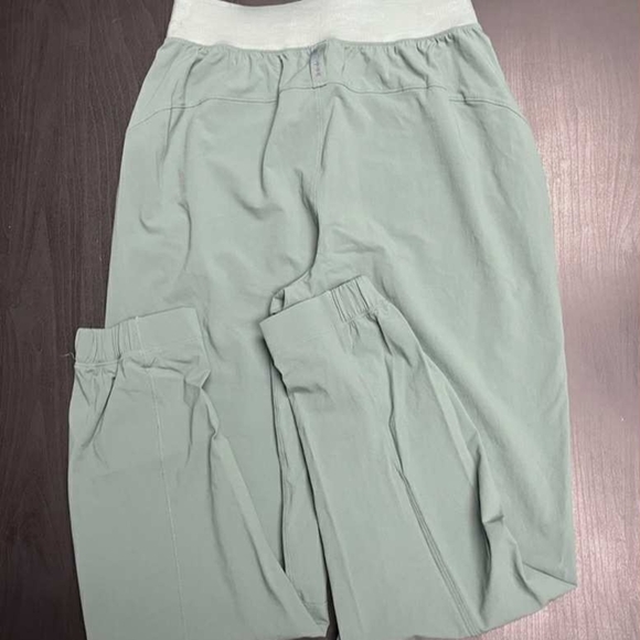 Lululemon License To Train High-Rise Pant - Size 4 - Picture 4 of 6